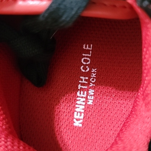 NWOT Kenneth Cole Boys Shoes Size 5 - Picture 3 of 3